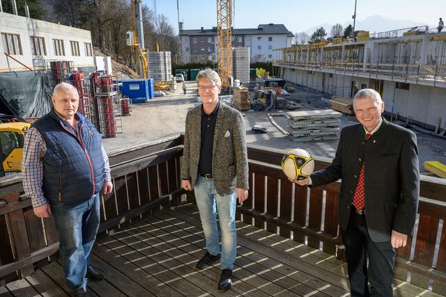 Vbgm. GO Sebastian Haslauer, Bürgermeister Franz Tiefenbacher, Landtagsabgeordneter Josef Schöchl.

 | Foto: Manuel Horn