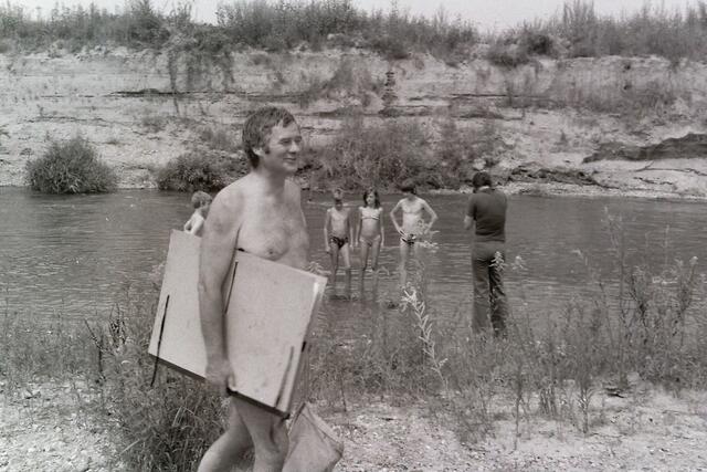 Christoph Donin  zeichnet und malt an der Raab | Foto: Eduard Sauerzopf und  Peter Sattler