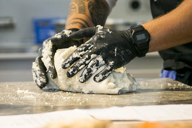 Hähnchen in Salzkruste mit Fenchel | Foto: TARGET GROUP Verlag / Jan Hetfleisch