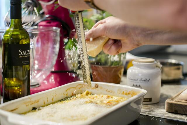 Eine extra Portion Parmesan hat noch nie geschadet! | Foto: TARGET GROUP Verlag / Jan Hetfleisch