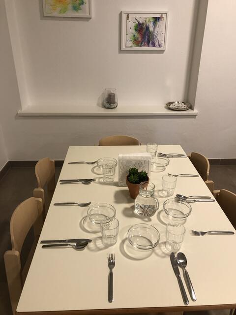 Alles ist immer schön gedeckt. | Foto: Bettina Buchbauer