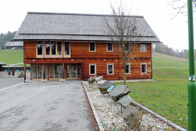 Schmuck steht es da, das ehemalige Gemeindeamt in Wielfresen und wartet auf eine wirtschaftlich sinnvolle Nachnutzung. | Foto: KK