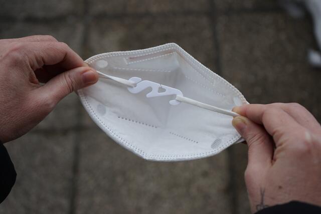 Billige chinesische Masken sollen umgepackt und als teurere österreichische Masken verkauft worden sein. | Foto: Foto: RMK