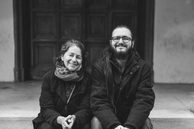 Claudia Kronlechner und ihr Sohn Markus Hochegger betreiben gemeinsam den "WolfsBlog". | Foto: Sabine Watl