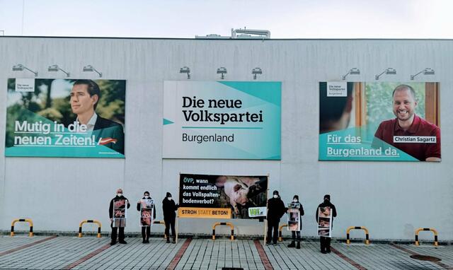 Auch vor der ÖVP-Zentrale in Eisenstadt protestierten Tierschützer gegen die Haltung von Schweinen auf Vollspaltenböden! | Foto: VGT.at