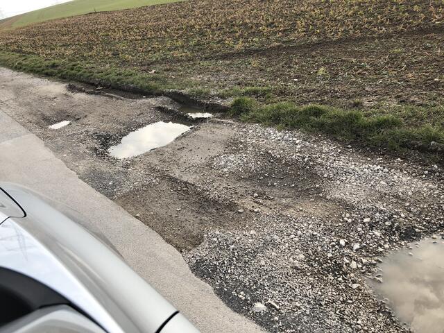 Das Bankett besteht aus vielen Schalglöchern. | Foto: Karl Pufler