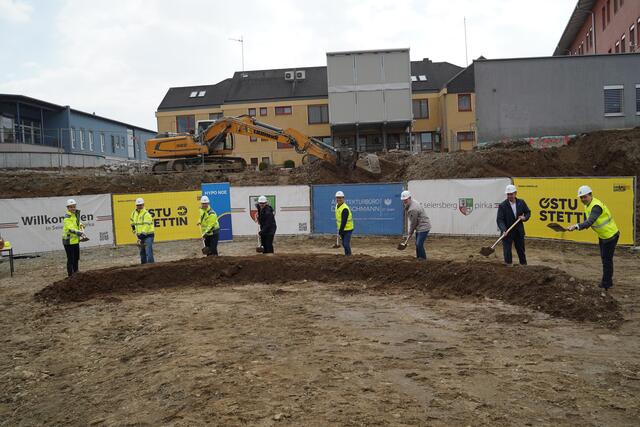Der Spatenstich für das neue Gemeindezentrum in Seiersberg-Pirka erfolgte in kleinem Rahmen. | Foto: Gemeinde Seiersberg-Pirka