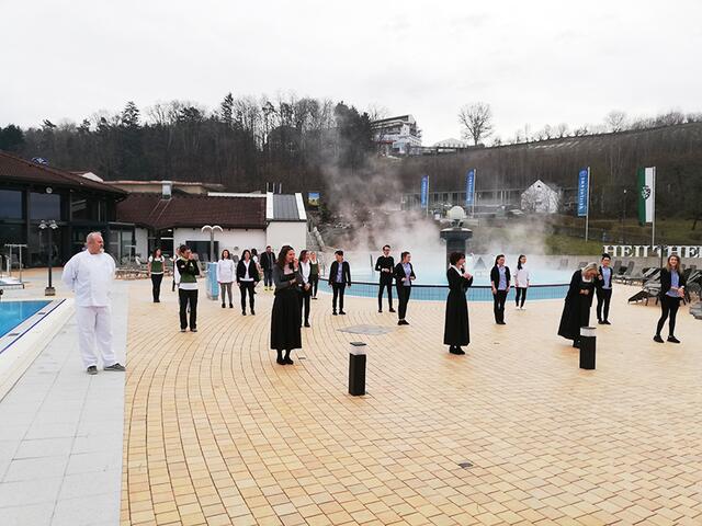 Bei den Dreharbeiten zum Video der "Jerusalema Dance Challenge" in der Heiltherme Bad Waltersdorf. | Foto: Tourismusverband Bad Waltersdorf