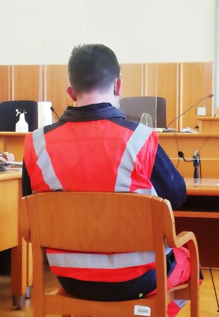 Der Angeklagte steht wegen Betrugs vor Gericht. | Foto: Ilse Probst