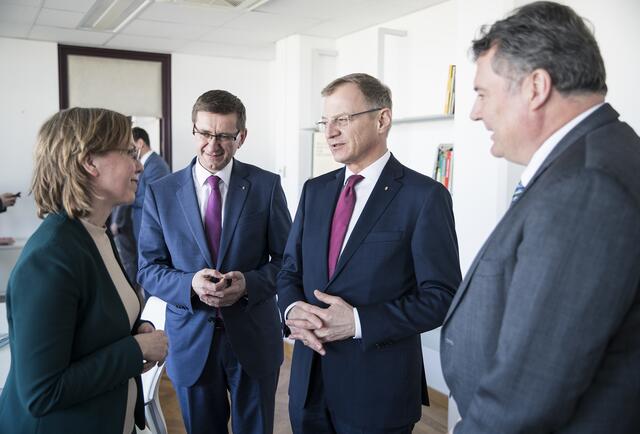 Verhandlungen in Wien im Februar 2020, v.l.: Klimaschutzministerin Leonore Gewessler, Landesrat Markus Achleitner, Landeshauptmann Thomas Stelzer und Landesrat Günther Steinkellner | Foto: Land OÖ/Max Mayrhofer