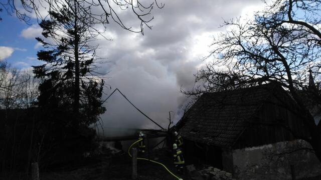 Zehn Feuerwehren sind aktuell in Kainraths im Einsatz. | Foto: BFK WT/St. Mayer