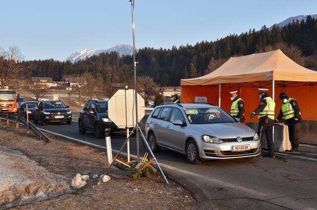 Seit 9. März wird an insgesamt sieben neuralgischen Punkten kontrolliert, wie beispielsweise hier auf der B 111 in St. Paul/Gailtal.