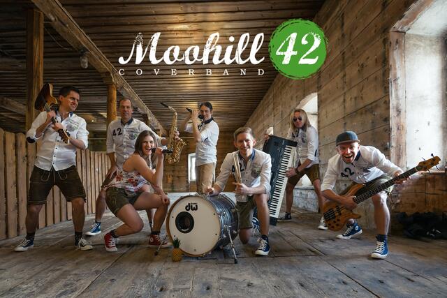 Moohill 42 mit Bandleader Josef Brandstätter (r. ).
