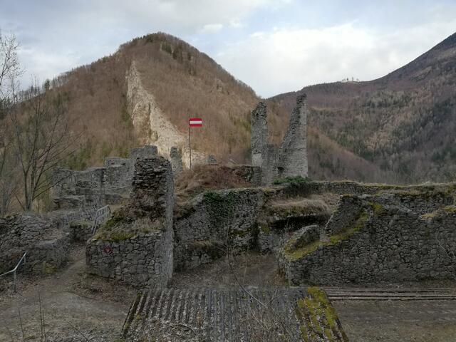Die Hauptburg mit Blick auf die Bräumauer