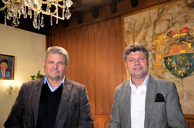 Gerhard Köfer und Gerhard Pirih nach der knappen Stichwahl