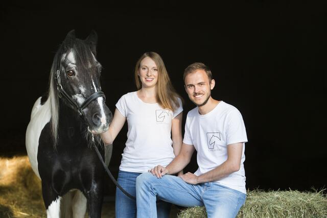 Die Stubaier Isabel Atzinger und Benjamin Knaus haben ihre Firma Carevallo im Jahr 2018 gegründet. | Foto: photosarti.at