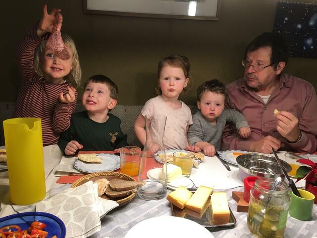 Opa Otto mit seinen Enkelkindern - ein wirklicher Genuss!