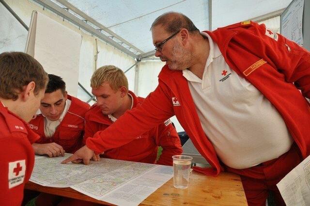 Thürriedl organisierte auch zahlreiche Aus- und Weiterbildungen. Zum Wissen eines Sanitäters gehört auch Kartenkunde. 