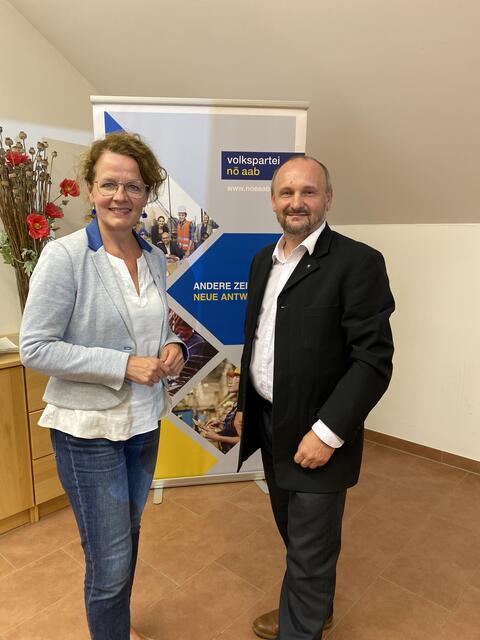Landesobfrau Christiane Teschl-Hofmeister und Bezirksobmann Reinhard Poppinger.