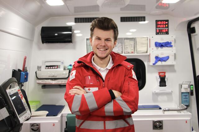Rettungssanitäter Nick Gangoly im Rettungswagen | Foto: Ines Steiner