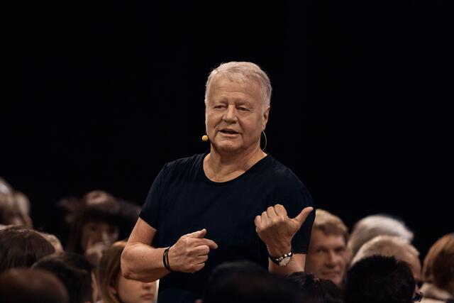 Im virtuellen Talk: Manfred Winterheller | Foto: rde mich freuen, wenn das Thema für sich passt.   Credit: WINTERHELLER management GmbH | Fotograf: Andreas Hofer Photography