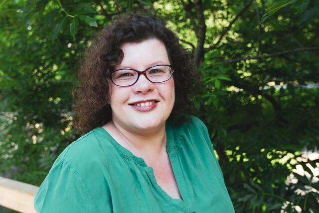 Doris Wlczek-Spanring ist Sozialarbeiterin und in den Bewohnerservicestellen der Stadt als Koordinatorin tätig. Sie weiß, dass sich Konflikte negativ auf die mentale Gesundheit auswirken können. | Foto: Stadt Salzburg