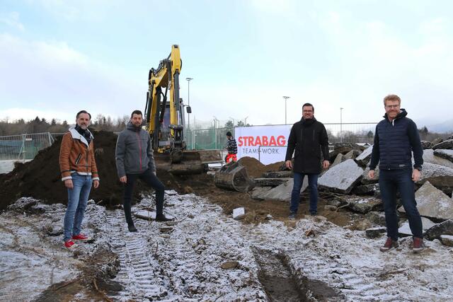 Wolfgang Mühlthaler, Mario Freitag, Christian Perschl und Bgm. Harald Bergmann auf der Baustelle. | Foto: KK