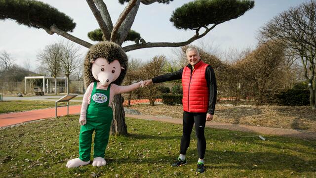 Landesrat Martin Eichtinger mit Igel Nig | Foto: Manuel Gutleb