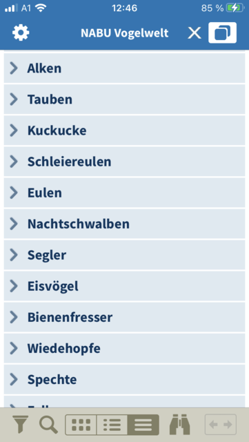 Mit unserem App-Tipp der Woche "Nabu Vogelwelt" kann man anhand typischer Federkleider und über 1000 Fotos von heimischen Vögeln diese bestimmen. Erhältlich für iOS und Android. | Foto: Screenshot