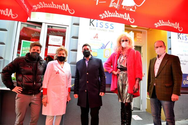 V.L.N.R.,Filip Lalic, Mag.Mechtler Apothekenleitung, Markus Rumelhart  Bezirksvorsteher von Mariahilf, Berni Ledinski Alias (Dragqueen Candy Licious ) und Peter Dobcak Gastronomie, Fachgruppe Wien
Wirtschaftskammer Wien