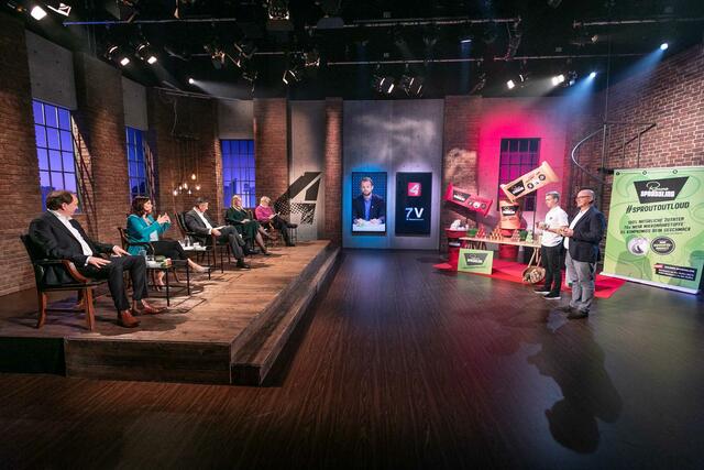 Hochspannung: Fritz Rauer und sein Sohn Sebastian überzeugten mit ihren nachhaltigen Vitaminbomben "Rauers Sprössling" bei "2 Minuten 2 Millionen". | Foto: idlab media GmbH