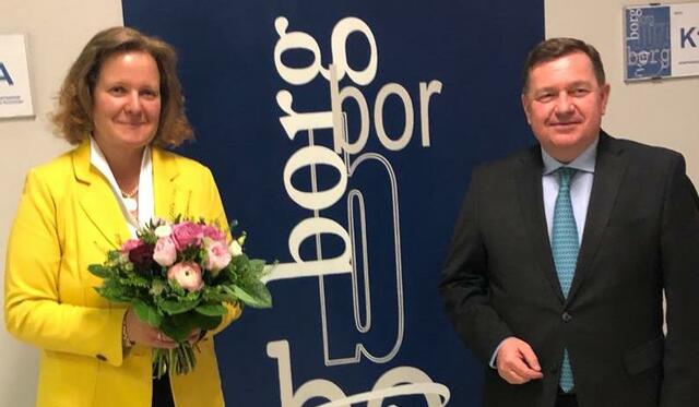 Wybke Wenk-Knöller übergibt ihr Amt als Obfrau des Elternvereines am BORG Deutschlandsberg an Volksanwalt Werner Amon. | Foto: KK