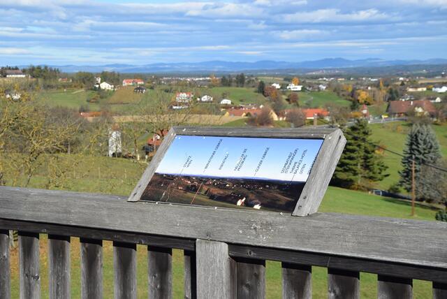 Von der Aussichtswarte in Burgauberg hat man einen wunderbaren Rundblick. | Foto: Martin Wurglits