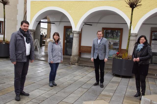 Johannes Großruck, Manager der Klima- und Energiemodellregion, Verena Raab, Leader Obmann Georg Ecker und Geschäftsführerin Barbara Kneidinger berichteten über die aktuelle Leader-Arbeit.       | Foto: Foto: Helmut Eder