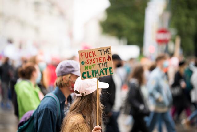 Junge Aktivist*innen beim "Fridays for Future" Klimastreik