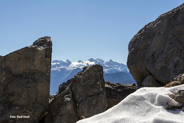 Blick vom Felssturz bei der "Zwerchwand" zum "Dachstein"!