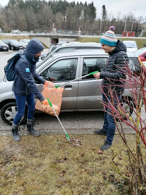 Erschreckend: Ein ganzer Haufen Zigaretten fanden wir auf einem kleinen Fleckerl Wiese