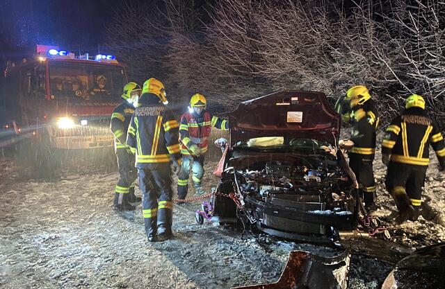 Nach mehreren Unfällen im Bereich Hotzberg musste die Polizei die Bundesstraße 1 für mehr als eine Stunde sperren.