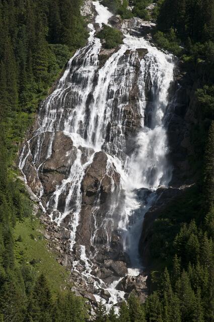 Ein Aufenthalt am Wasserfall reinigt Lunge und Atemwege nachweislich. Interessant ist, dass die Stubaier Wasserfälle unterschiedlich starke Auswirkungen auf die Gesundheit haben. | Foto: TVB Stubai