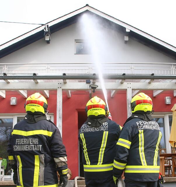 Die Feuerwehr brachte den Brand rasch unter Kontrolle. | Foto: Helmut Klein
