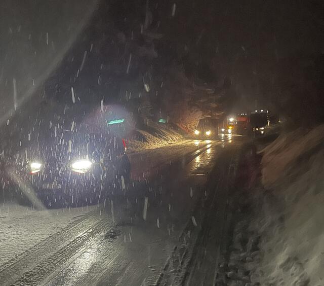 Schneechaos Mitte März ist etwas, das viele Auto- und LKW Fahrer überrascht hat. | Foto: zeitungsfoto.at
