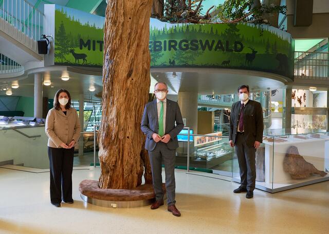 Edith Klauser, Direktorin des Nationalparks Donau-Auen, LH-Stellvertreter Stephan Pernkopf, Naturpark-Obmann Werner Krammer | Foto: Foto: NLK Pfeiffer