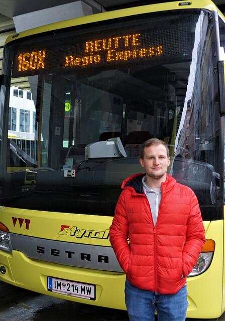 Geographiestudent Johannes Seichter untersucht das Mobilitätsverhalten im Talkessel von Reutte. | Foto: Seichter