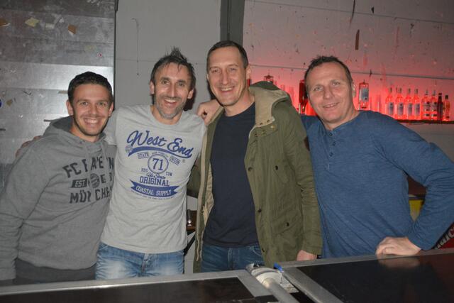 Das Team vom SV Welgersdorf hatte auch ihre Gaudi hinter der Bar. | Foto: Michael Strini