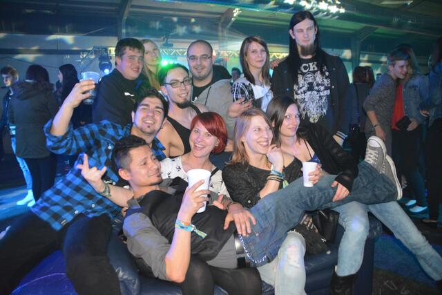 Partystimmung gab es auf der Couch beim Spring Begin Festival mit der Bandroom Casting Couch und ihren Fans. | Foto: Michael Strini