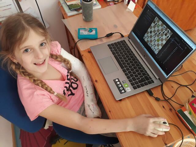 Jasmin Edlbauer findet sich in der Schach-Computerwelt wunderbar zurecht | Foto: Edlbauer