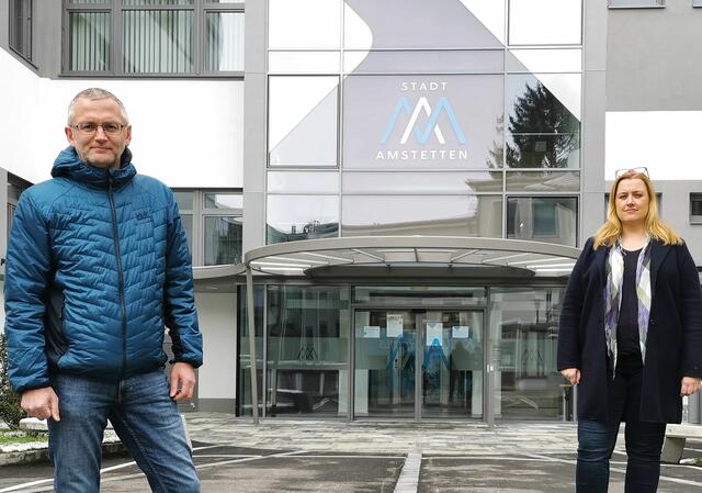 Gemeinderat Andreas Kassberger und Gesundheitsstadträtin Beate Hochstrasser wollen möglichst viele Mitarbeiter im Amstettner Rathaus ins  Home-Office schicken. | Foto: SPÖ