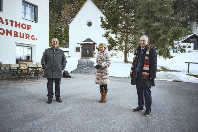 SR Zams-Zammerberg-Schönwies: Alt-Bgm. Schönwies Wolfgang Rundl (Ökonom Pfarre Schönwies), Astrid Hesche (Ökonomin Pfarre Zams) und Markus Ruetz (Seelsorgeraum- und Pfarrkurator SR Zams-Zammerberg-Schönwies) (v.l.).