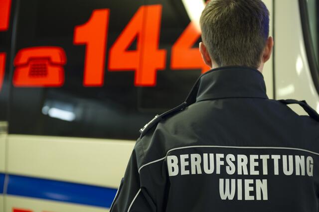 Nach dem Anschlag schwebte die Frau in Lebensgefahr. | Foto: Wiener Berufsrettung