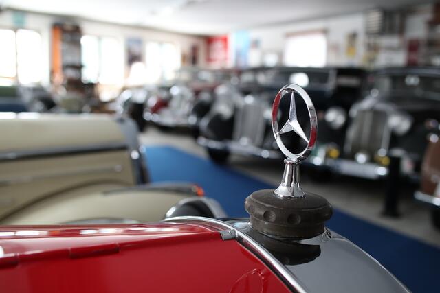 In Puchberg ist das weltweit größte Museum für Mercedes 170 beheimatet. Ob Sechszylinder oder Wehrmachtskübelwagen, Leonhard Hausberger hat sie alle in hervorragend restauriertem Zustand in seinem Museum versammelt. Mitunter verhandelte er über den Ankauf einiger Modelle bis zu 15 Jahre.